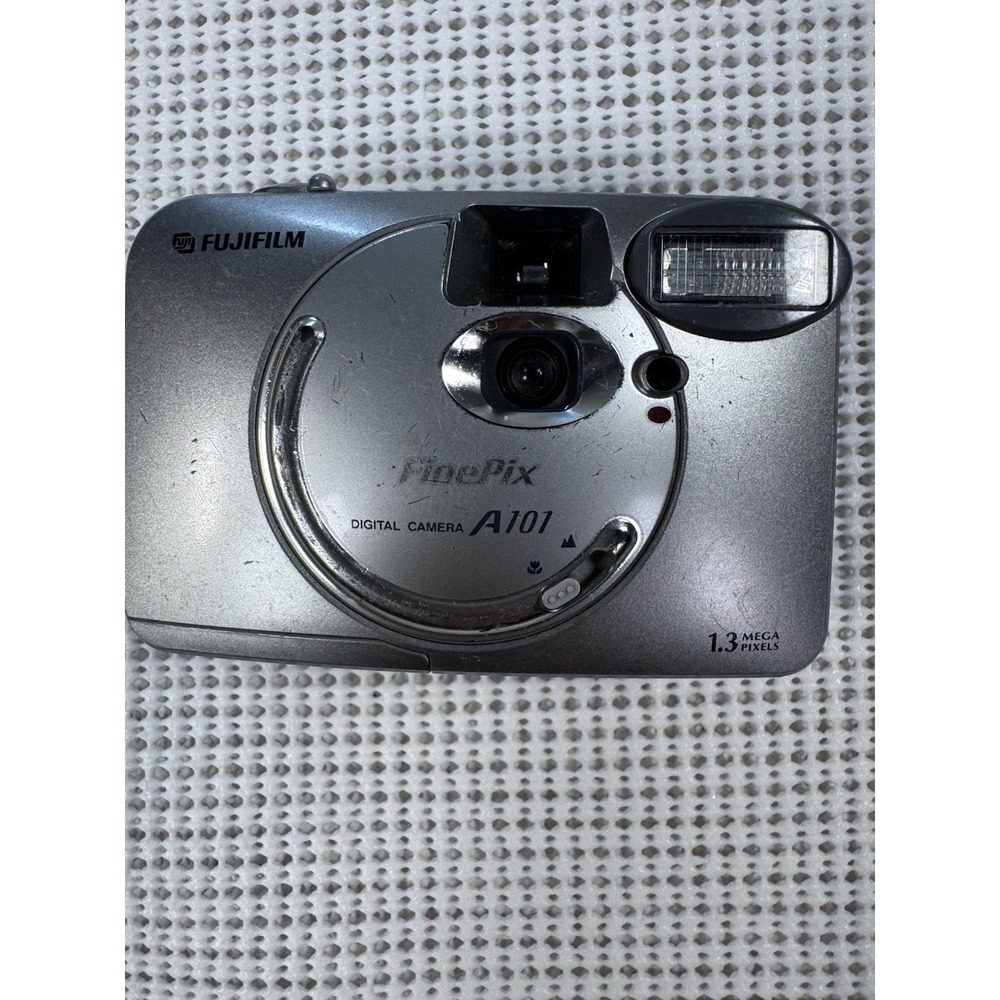 (B-2) Fujifilm FinePix A101 1.3MP Digital Camera Silver For Parts Not Working
